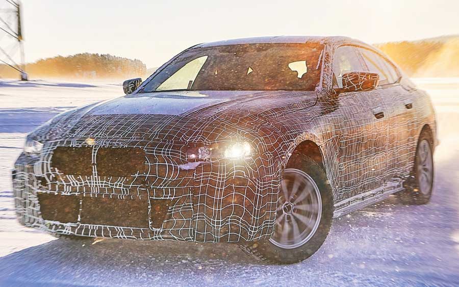 Carros elétricos da BMW encaram o Círculo Polar Ártico