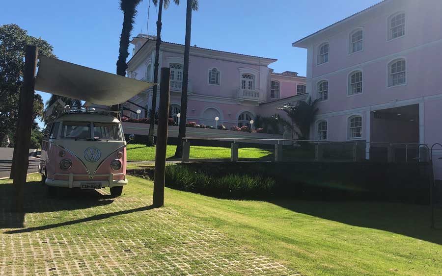 Kombi rosa no Hotel Belmond das Cataratas (foto: Alan Correa)