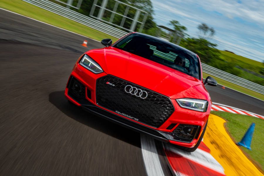 Motor V6 de 450 cv no novo Audi RS 5 Coupé