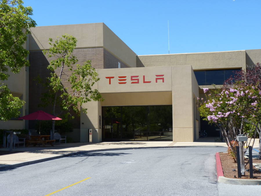 Sede da Tesla em Palo Alto (foto: Tumbenhaur / wikimedia)