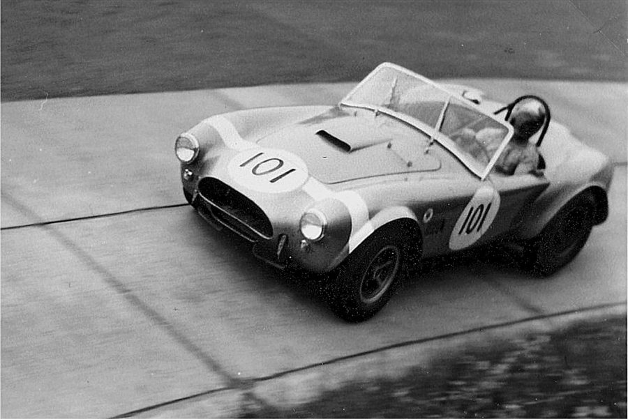 Shelby Cobra em 1964 (foto: Spurzem / wikimedia)