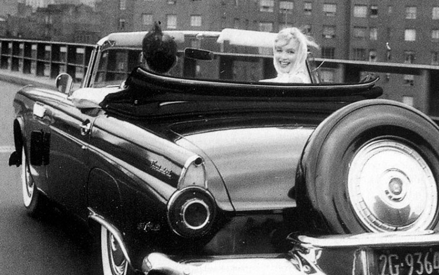 Marilyn Monroe em Ford Thunderbird