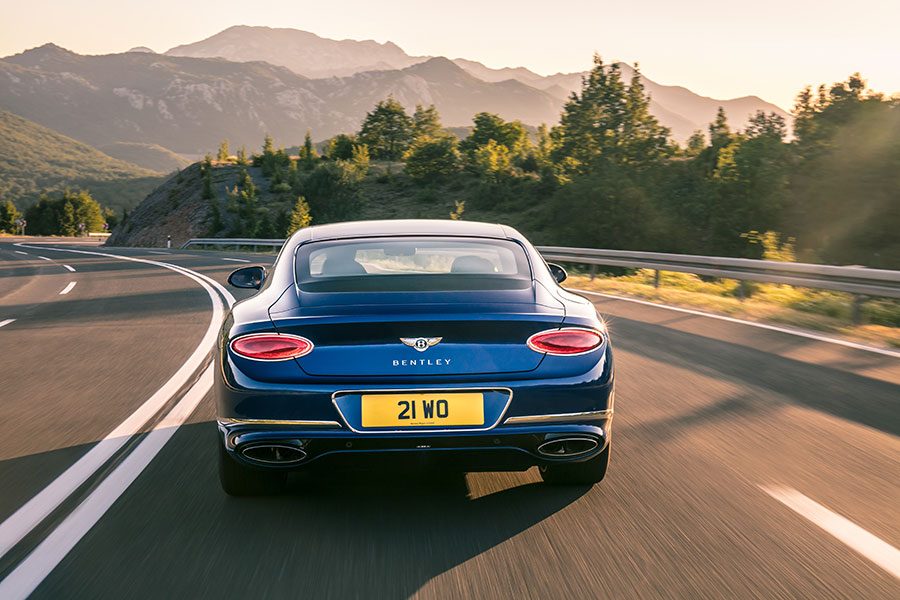 Luxo e muito poder com o Bentley Continental GT W12
