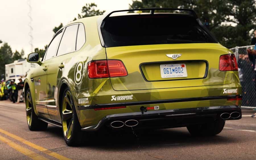 Pegue carona neste Bentley Bentayga quebrando o recorde de SUV no Pikes Peak