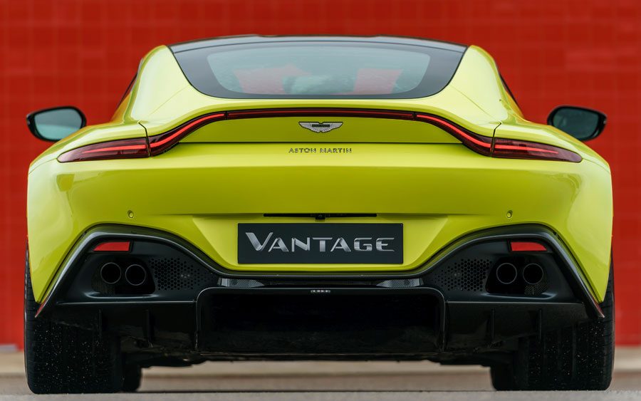 Força e poder com o Aston Martin Vantage