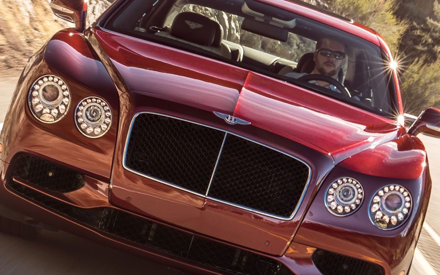 Bentley Flying Spur é um sedan cheio de luxo com muita velocidade