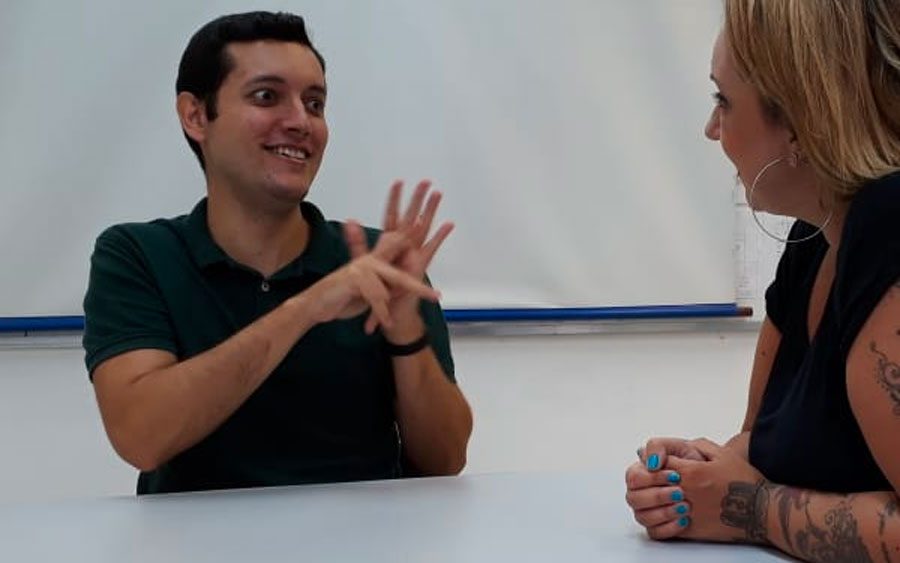 Cresce a emissão de CNH para surdos