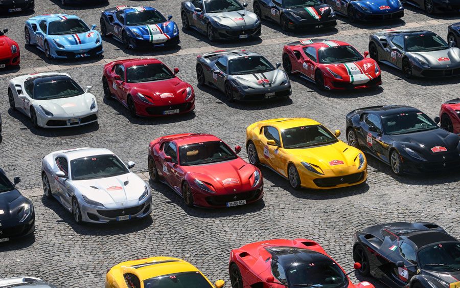 Evento reúne mais de 100 Ferraris de todo o mundo