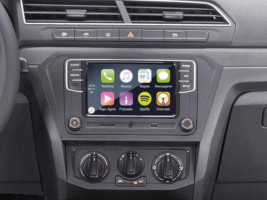 O sistema Composition Touch permite conectividade avançada com os smartphones por meio do App-Connect (Android Auto, Apple CarPlay e Mirrorlink)