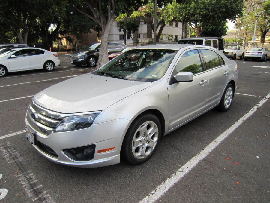 A reestilização do Ford Fusion começou a ser produzida em 2009 já como modelo 2010. A plataforma continuou a mesma (assim como as dimensões do carro), mas com alterações nos motores e câmbios (Jeremy / Wikimedia)