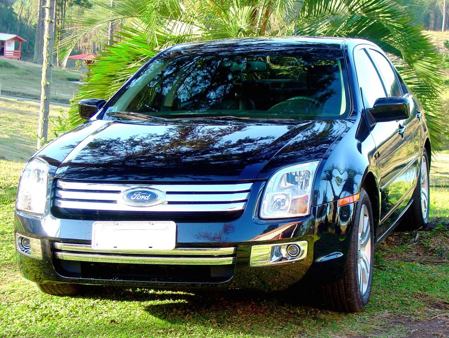 O Fusion começou a ser vendido no Brasil a partir de 2006 substituindo o Ford Mondeo (foto: EDUARDO SORTICA / Wikimedia)