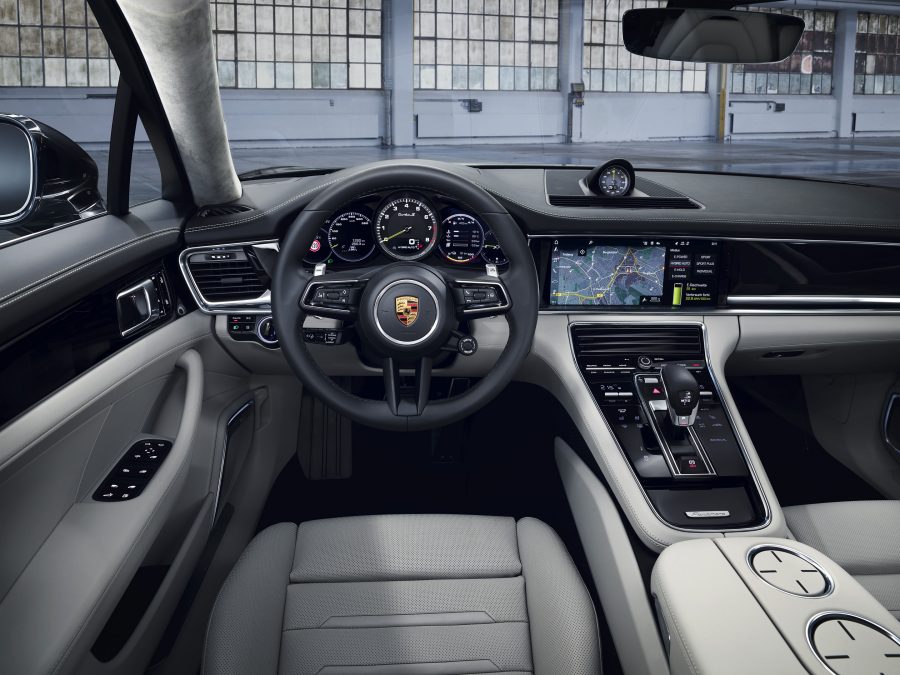 Interior do Panamera Turbo S E-Hybrid