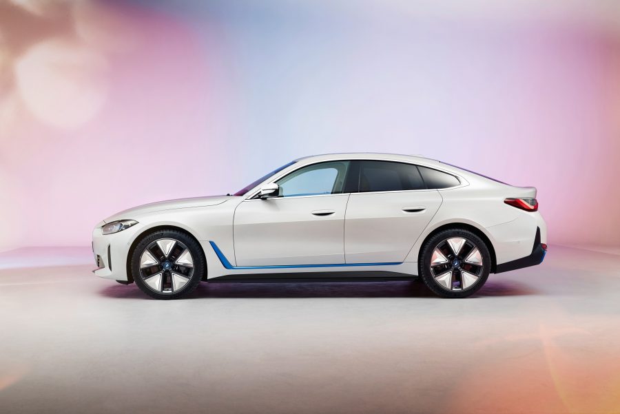 O BMW i4 é um Gran Coupé de 4 portas totalmente elétrico e chegará ao mercado durante o ano de 2021, incluindo um modelo BMW M Performance. 