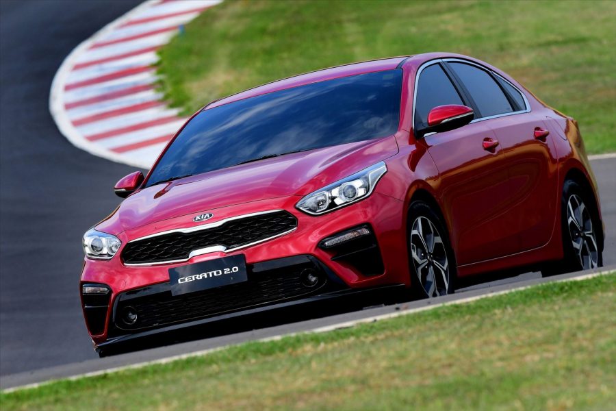 Kia Cerato 2.0 promete bom desempenho com motor de 167 cv no etanol e 157 cv na gasolina