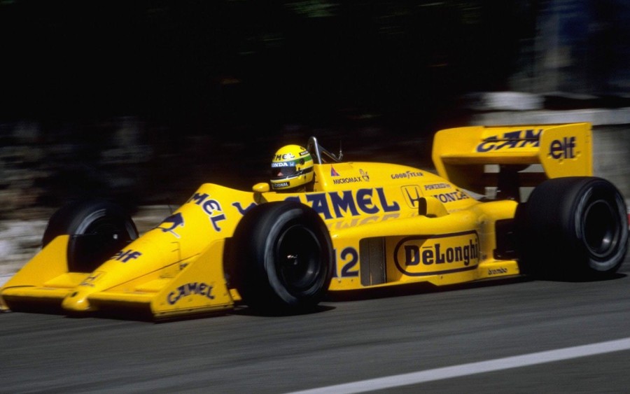 Ayrton Senna na Lotus sob patrocínio da Camel