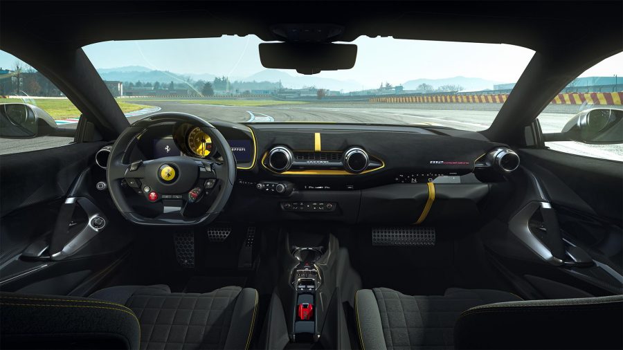 Interior da Ferrari 812 Competizione