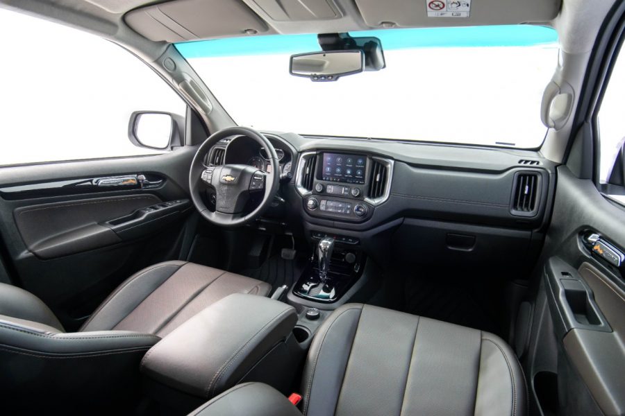 Interior da Chevrolet S10 High Country (2022)