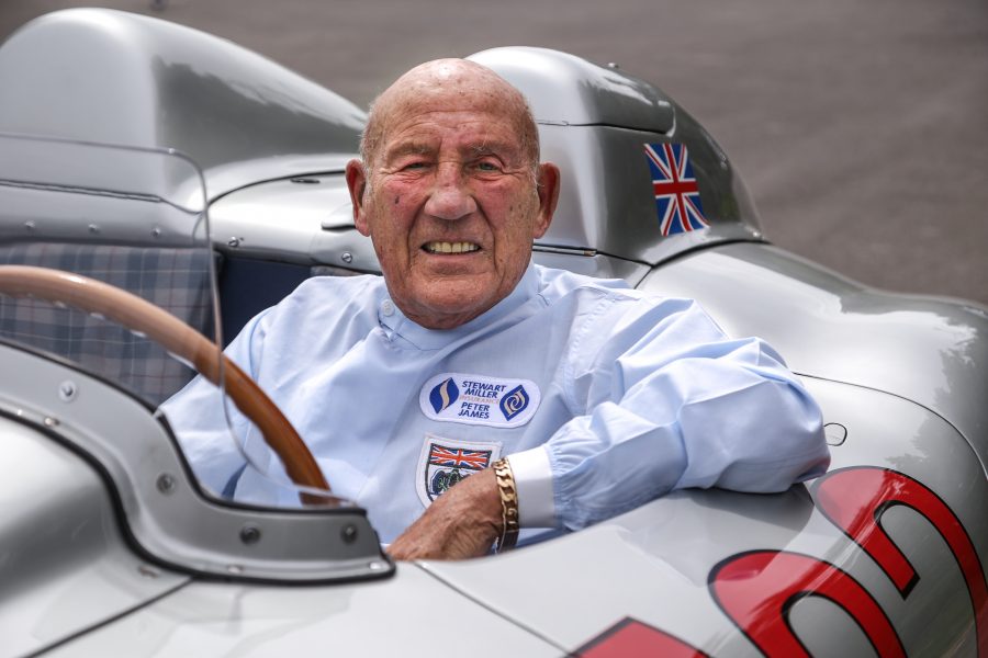 Mercedes-Benz homenageia Sir Stirling Moss durante rali 1000 Miglia