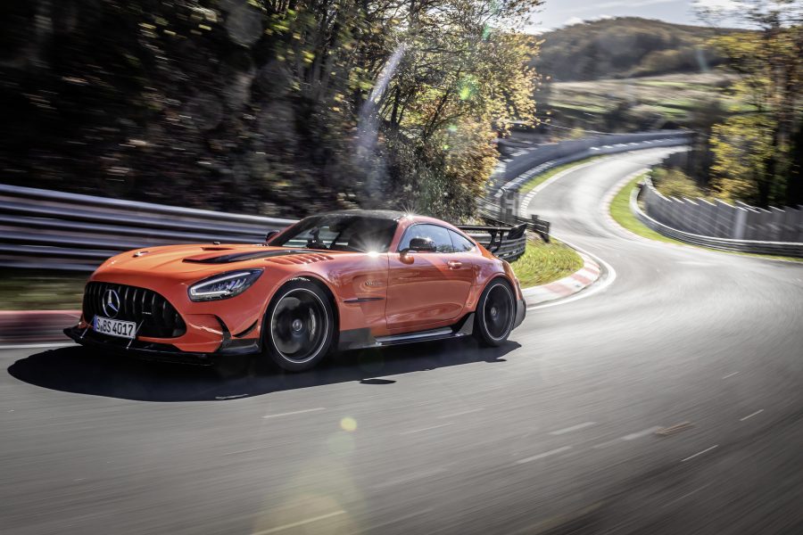 A Mercedes-Benz inicia as vendas do modelo Mercedes-AMG GT Black Series no Brasil. As primeiras unidades do veículo começam a desembarcar no Brasil em junho e todas as unidades já foram vendidas desde o anúncio oficial do modelo em outubro de 2020.