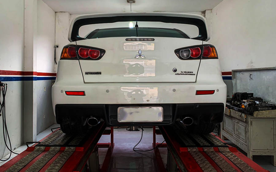 A Mitsubishi lançou em janeiro de 2007 a décima geração do Lancer Evolution. Este agora conta com novo motor 4B11T 2.0L (1 998 cc) turbo construído totalmente em alumínio. A potência e o torque dependem muito do mercado, mas todas as versões contam com 280 cv ou mais.