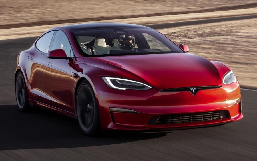 Novo Tesla é mais rápido que Porsche Taycan em Nürburgring