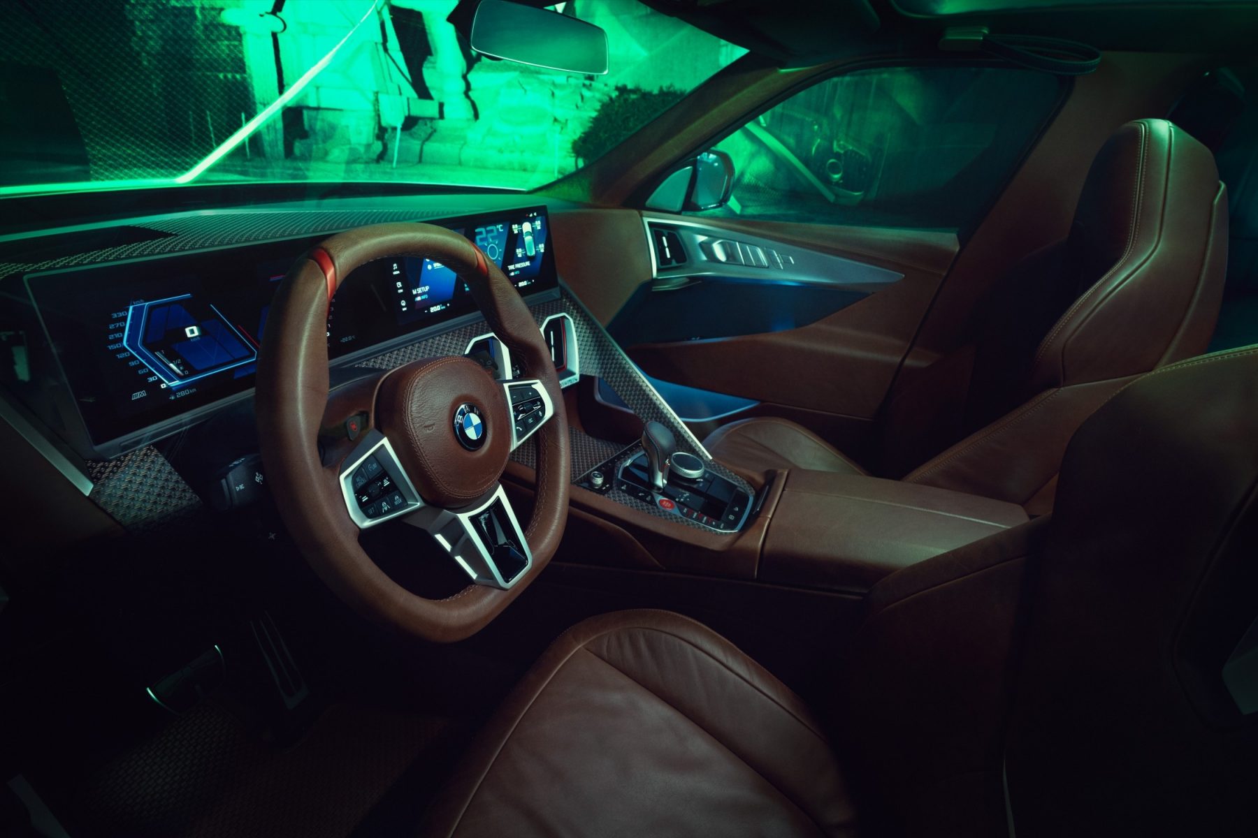 A imagem poderosa do BMW Concept XM combina luxo, performance e design