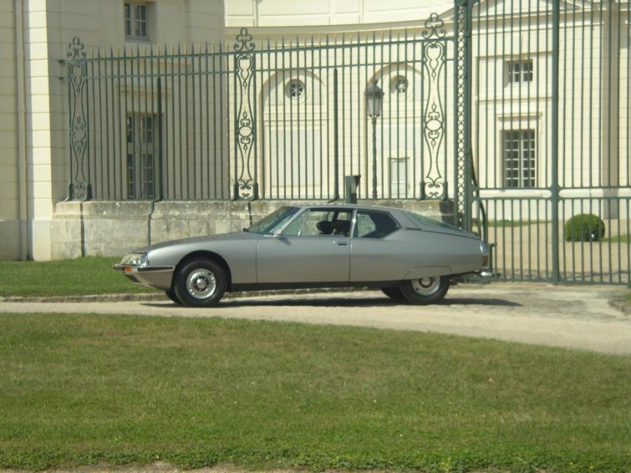 O Citroën SM foi um automóvel que nasceu a partir de um acordo de cooperação entre a Citroën e a Maserati.