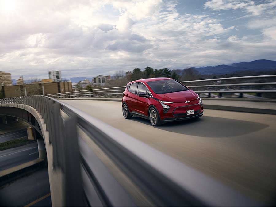 Carro elétrico da Chevrolet traz design e acabamento atualizados, além de inovações em segurança, conforto e conectividade