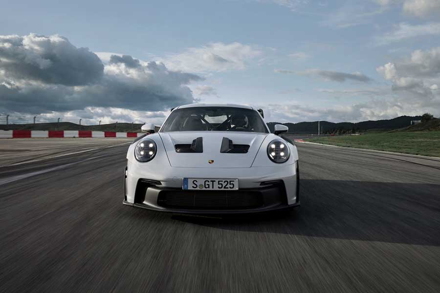 O novo Porsche 911 GT3 RS não esconde as suas intenções: ele conta com um design totalmente devotado à performance máxima.