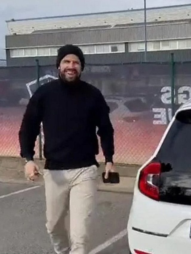 Depois de música de Shakira, Piqué chega de Twingo em evento