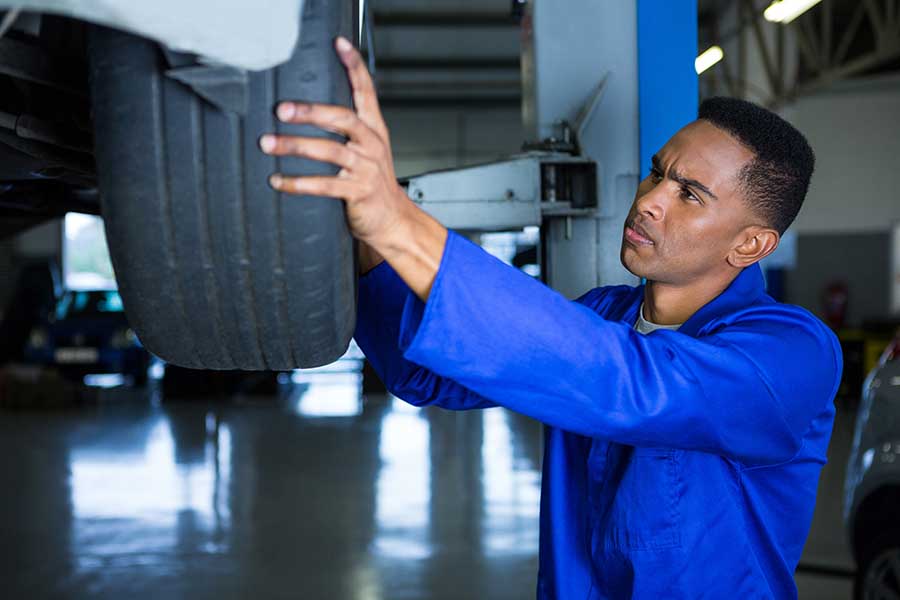 Verifique regularmente o alinhamento dos pneus, principalmente após passar por buracos ou lombadas.