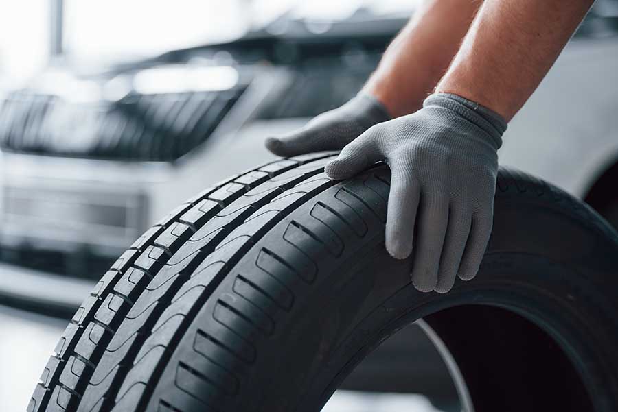 Verifique regularmente a válvula dos pneus e substitua se estiver danificada.