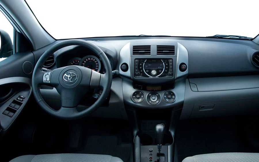 Na jornada da escolha de um veículo, o Toyota RAV4 2011 emerge como um SUV confiável e versátil.