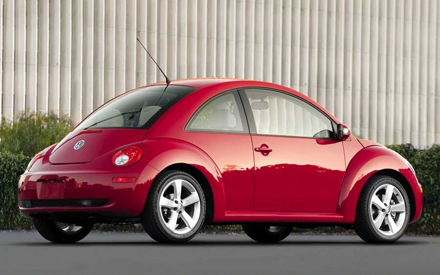 Volkswagen New Beetle 2.0 AT 2010 - uma releitura clássica que se assemelha a uma viagem rumo ao porvir.