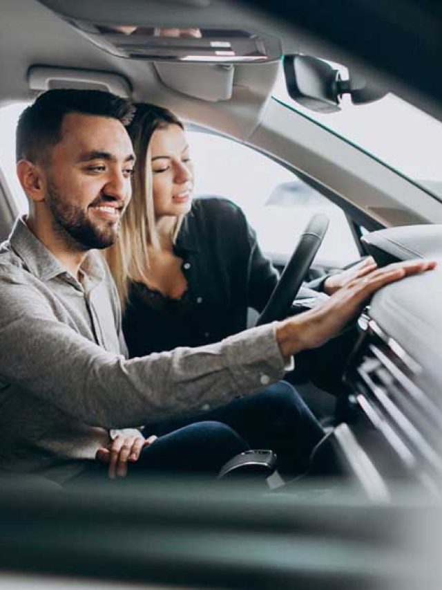 Na hora de comprar um carro novo, cuidado com o papo do vendedor