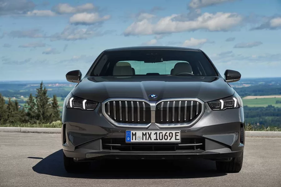 Você já pode comprar o novo BMW Série 5 Sedan híbrido plug-in