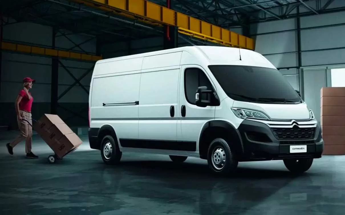 O Citroën Jumper Cargo oferece versatilidade e praticidade em um espaço compacto, com capacidade de carga impressionante e recursos de segurança e conforto de série.