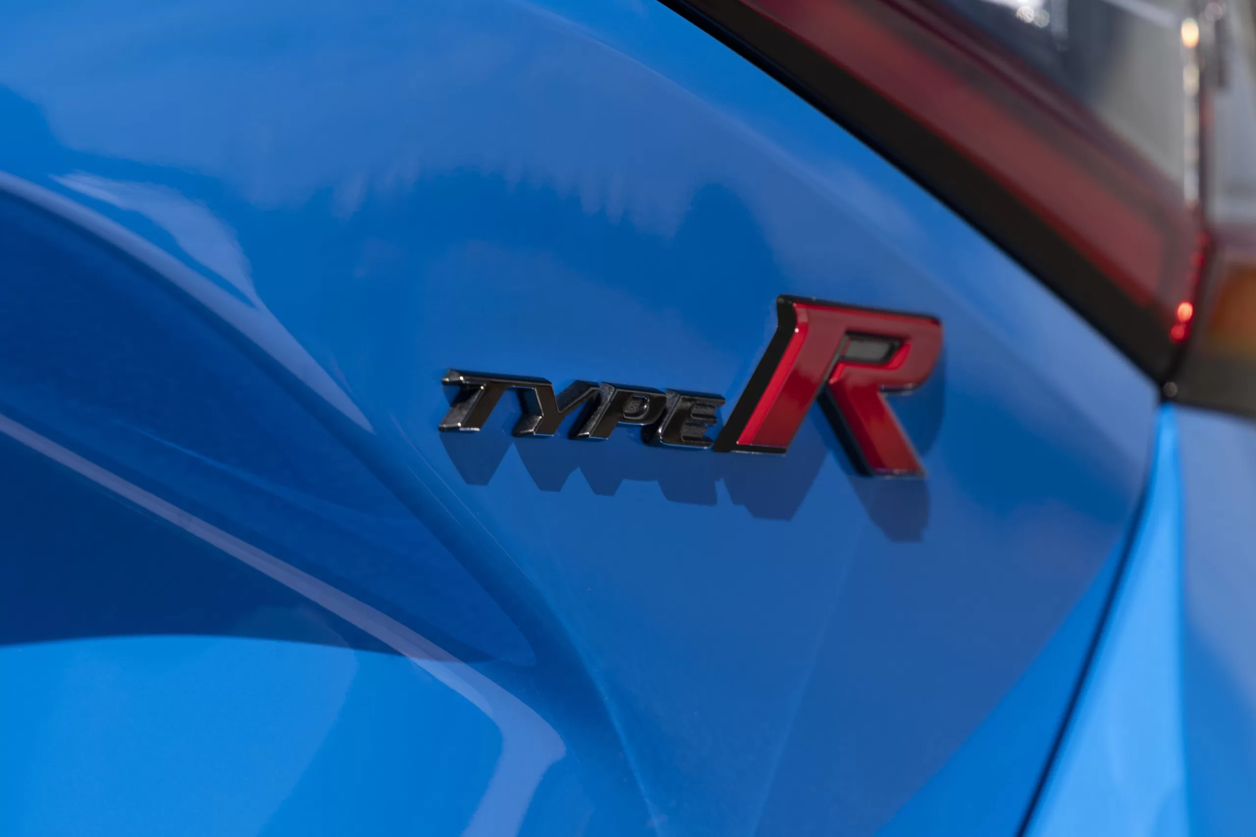 O novo Honda Civic Type R é apresentado como um veículo de alto desempenho.