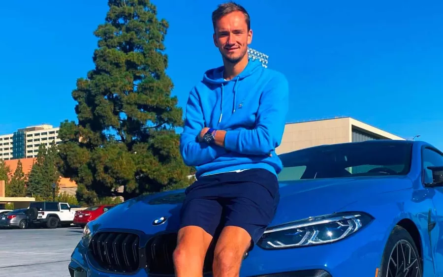 Daniil Medvedev: O Campeão das Quadras e Fã de carros BMW