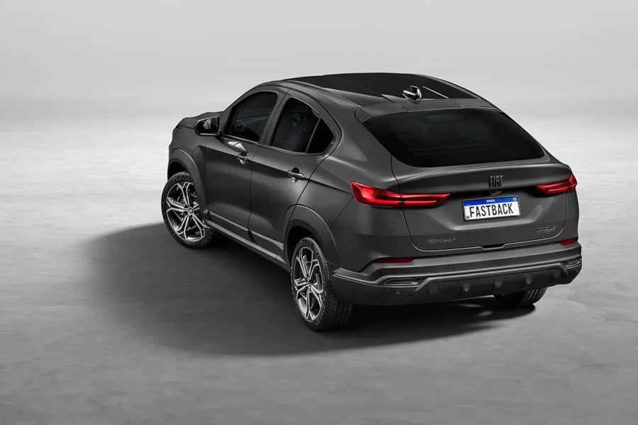 O preço do Fastback 2023 usado gira perto de R$ 120 mil. Muito abaixo disso costuma esconder histórico ruim. Muito acima só se justifica com revisões completas e estado real.