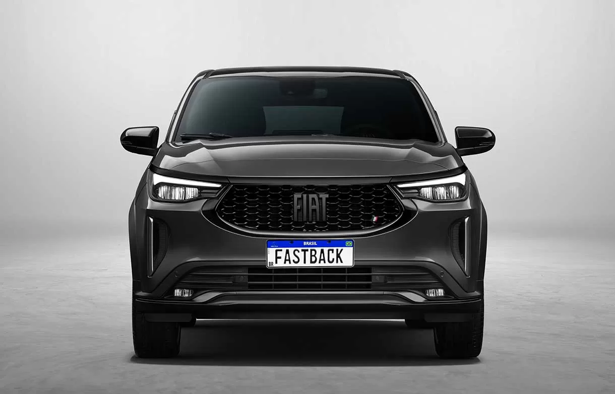 O Fiat Fastback é uma verdadeira expressão de design italiano, com rodas aro 18" diamantadas, faróis e lanternas Full LED que o tornam impecável.