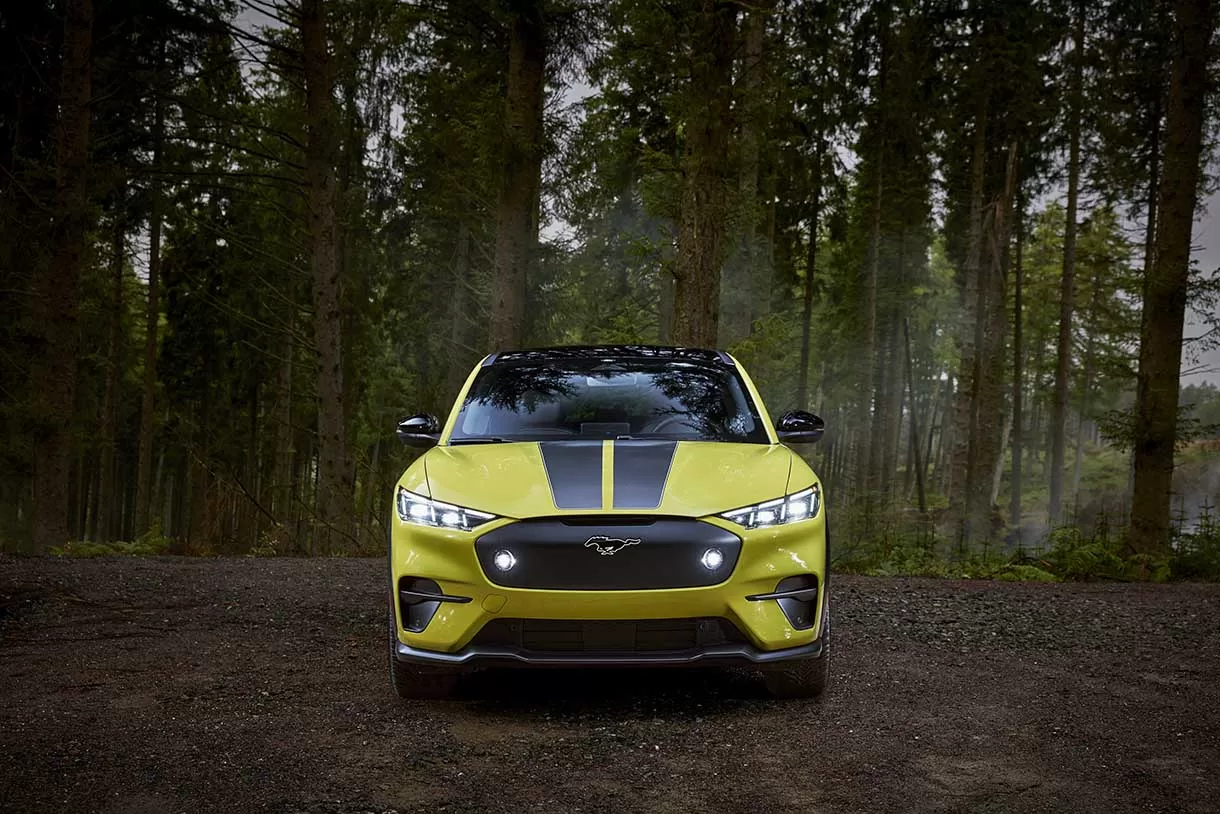 Com o Mustang Mach-E Rally, a Ford está empurrando os limites do que os carros elétricos podem fazer, provando que eles podem ser emocionantes, poderosos e incrivelmente versáteis.