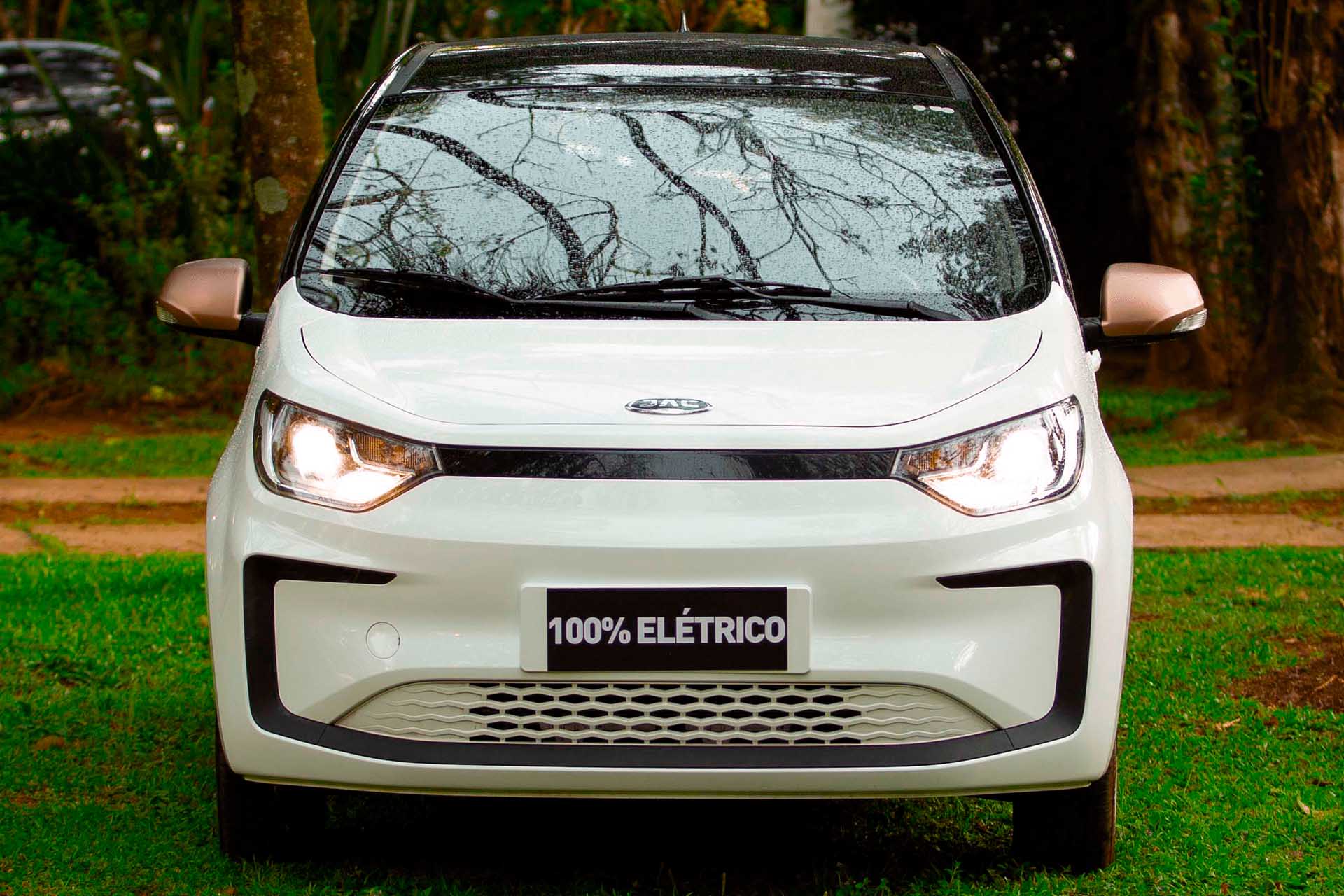 O E-JS1 não é apenas um carro elétrico, é uma experiência de alta tecnologia e conforto.