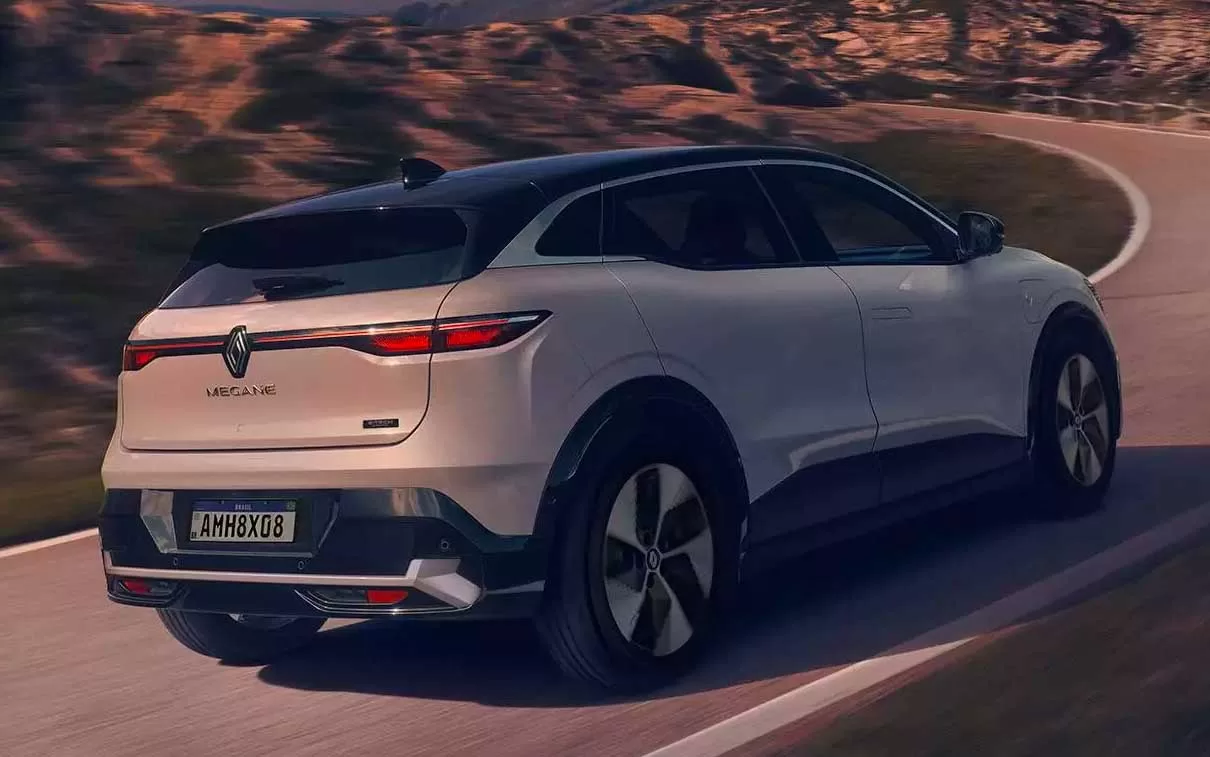 O Renault Megane E-Tech EV60 2024 apresenta um design elegante e aerodinâmico que combina beleza com eficiência. Suas linhas fluidas e proporções equilibradas destacam sua presença nas ruas.