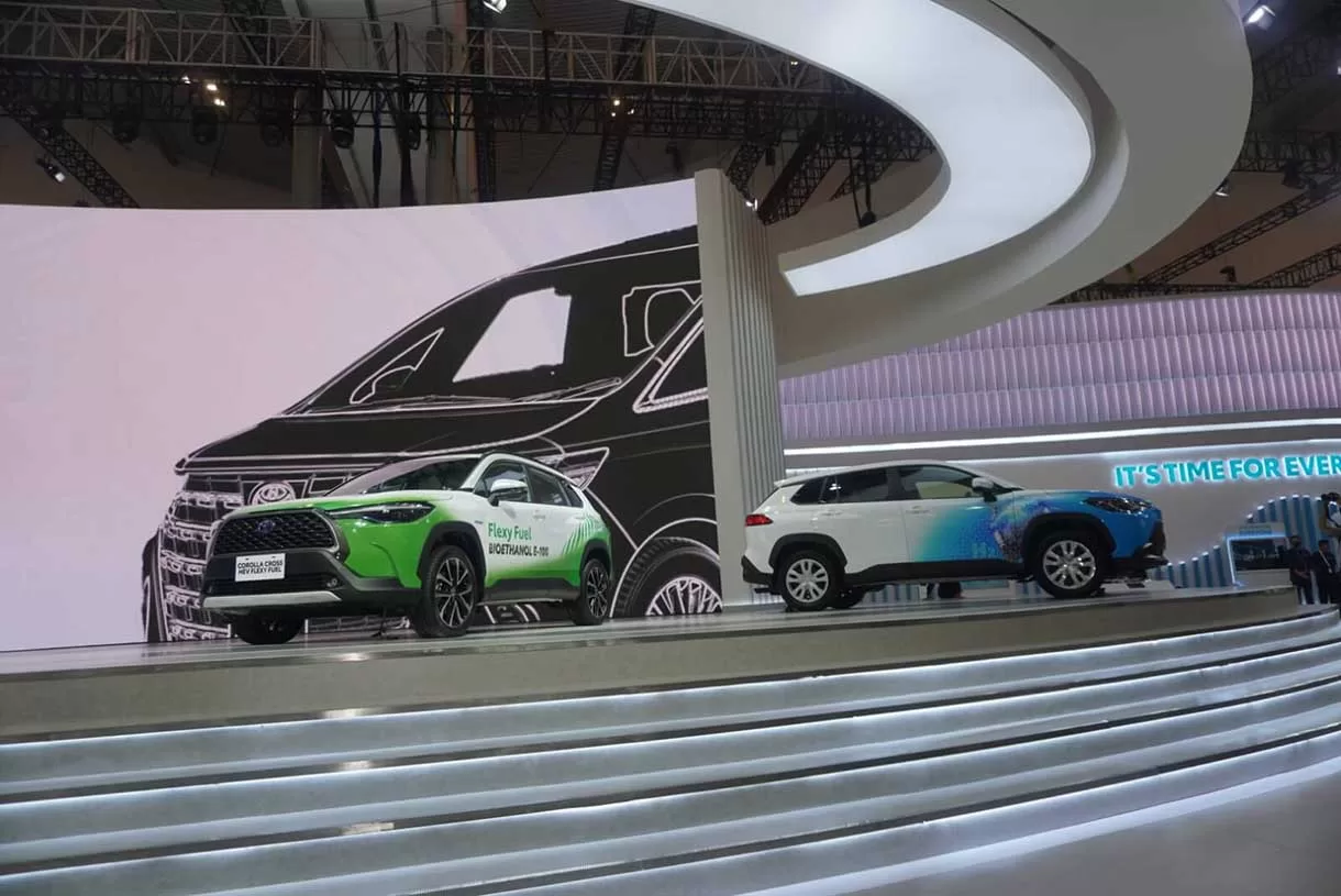 Durante o GIIAS 2023, a Toyota revelou seu compromisso com a sustentabilidade e inovação tecnológica ao exibir o Corolla Cross HEV FFV brasileiro.