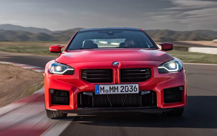 BMW M2 chega no Brasil com vídeo incrível; confira fotos