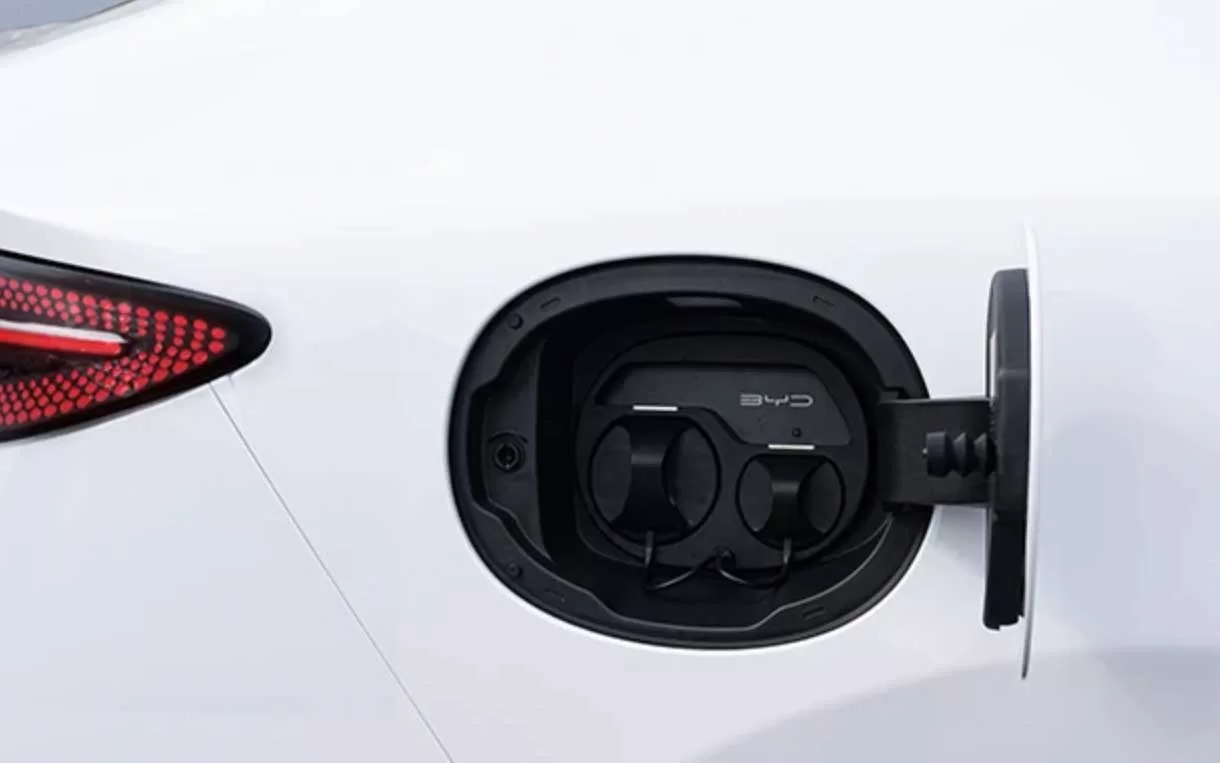 Como veículo elétrico, o BYD Seal EV 2024 contribui para um ambiente mais limpo, eliminando emissões de poluentes. Sua eficiência energética o torna uma escolha sustentável para o futuro da mobilidade.