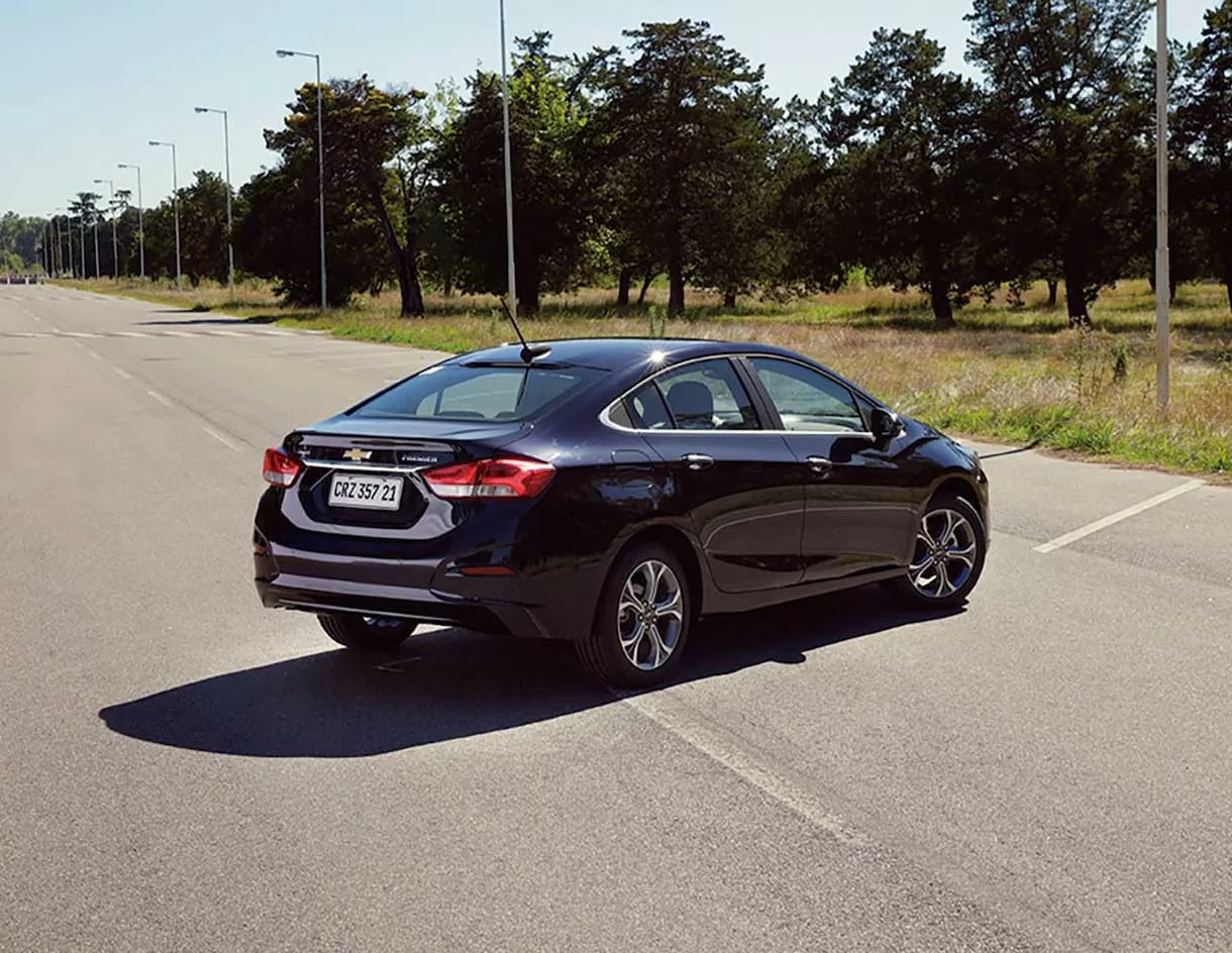 O Chevrolet Cruze Sedan 2023 se destaca pelo seu desempenho excepcional, eficiência de combustível e autonomia sólida.