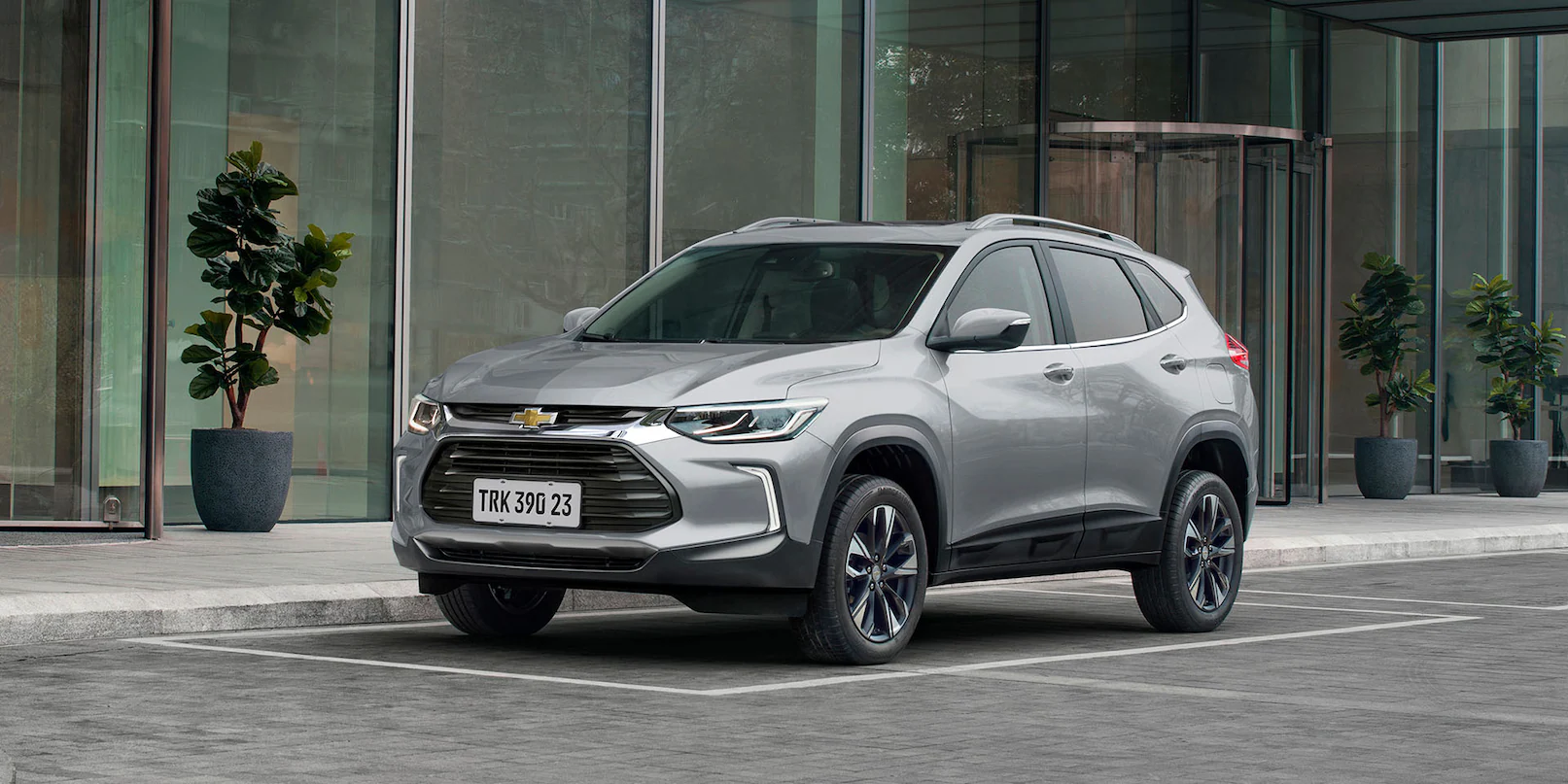 Se você está no mercado em busca de um SUV que atenda a todas as suas necessidades, o Chevrolet Tracker 2024 merece uma consideração séria.