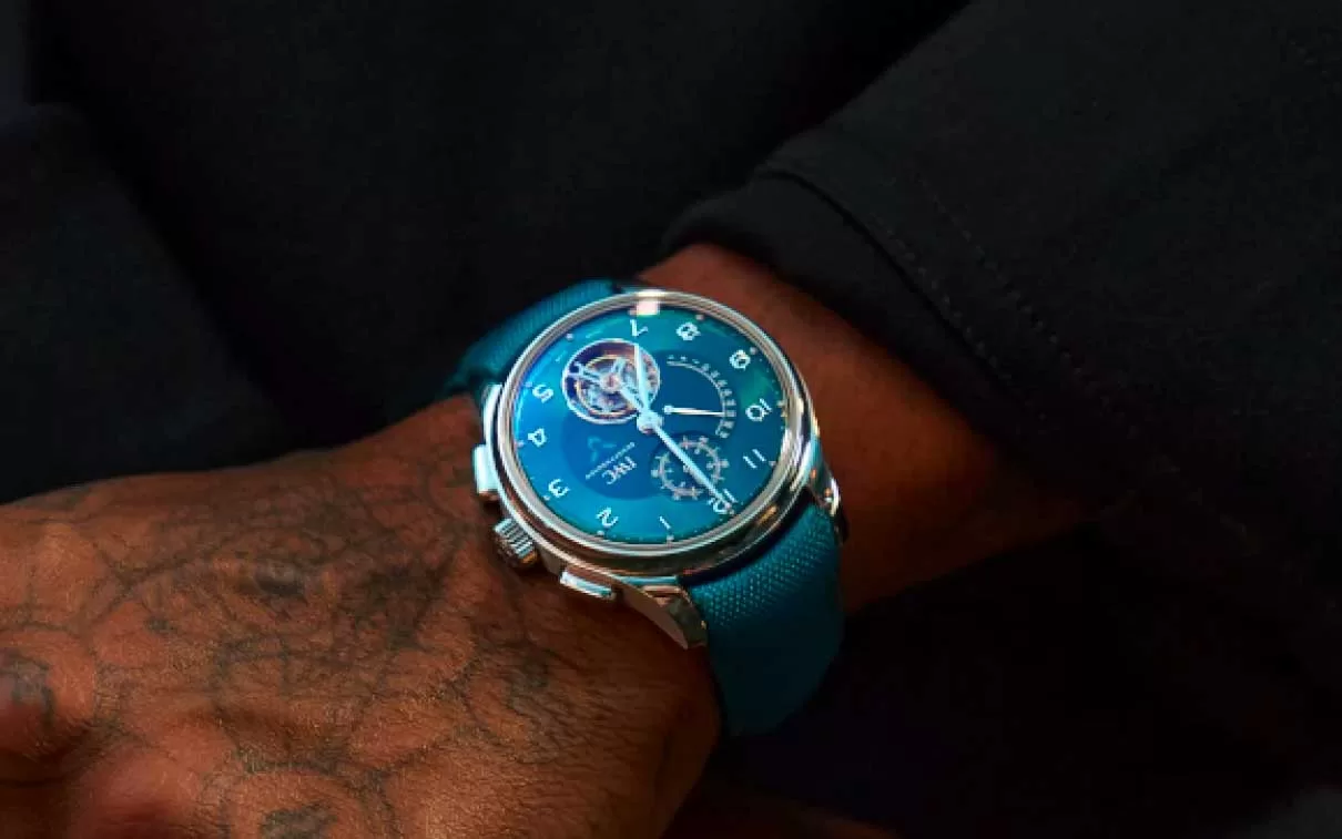Relógio de luxo lançado por Lewis Hamilton custa R$ 815 mil